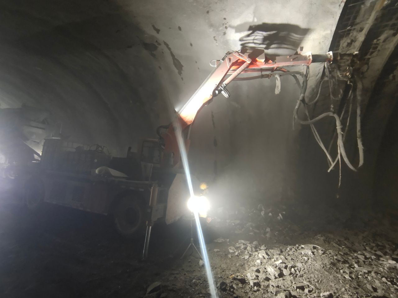 混凝土泵 濕噴臺(tái)車(chē) 青科重工 混凝土泵 濕噴臺(tái)車(chē) 青科重工