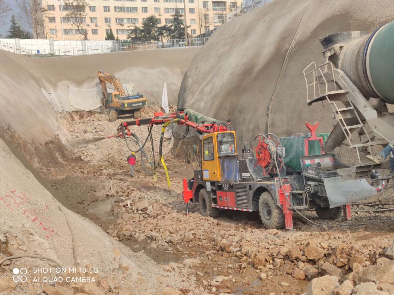 混凝土泵 濕噴臺車 青科重工 混凝土泵 濕噴臺車 青科重工