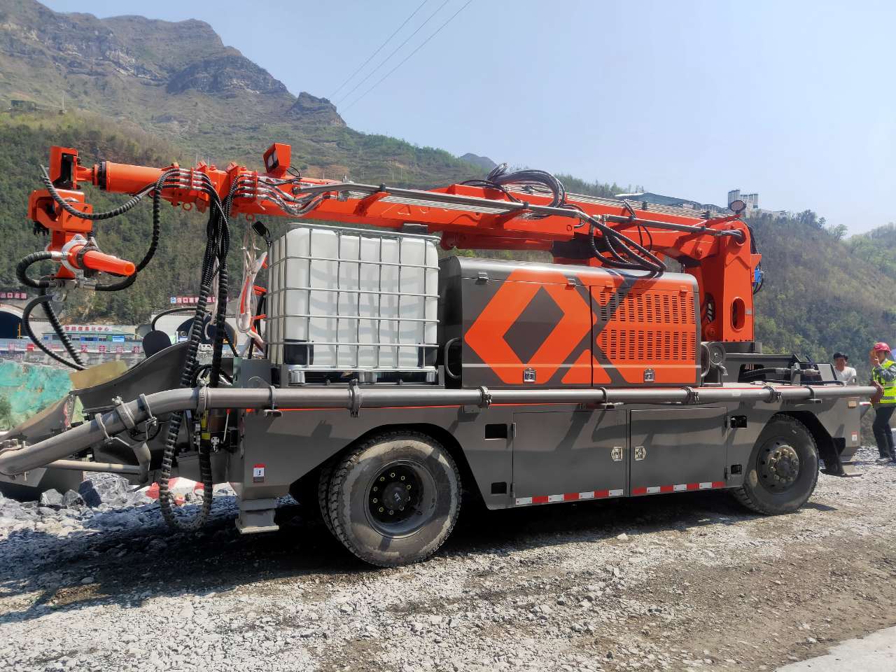 混凝土泵 青科重工 濕噴臺車 混凝土泵 青科重工 濕噴臺車