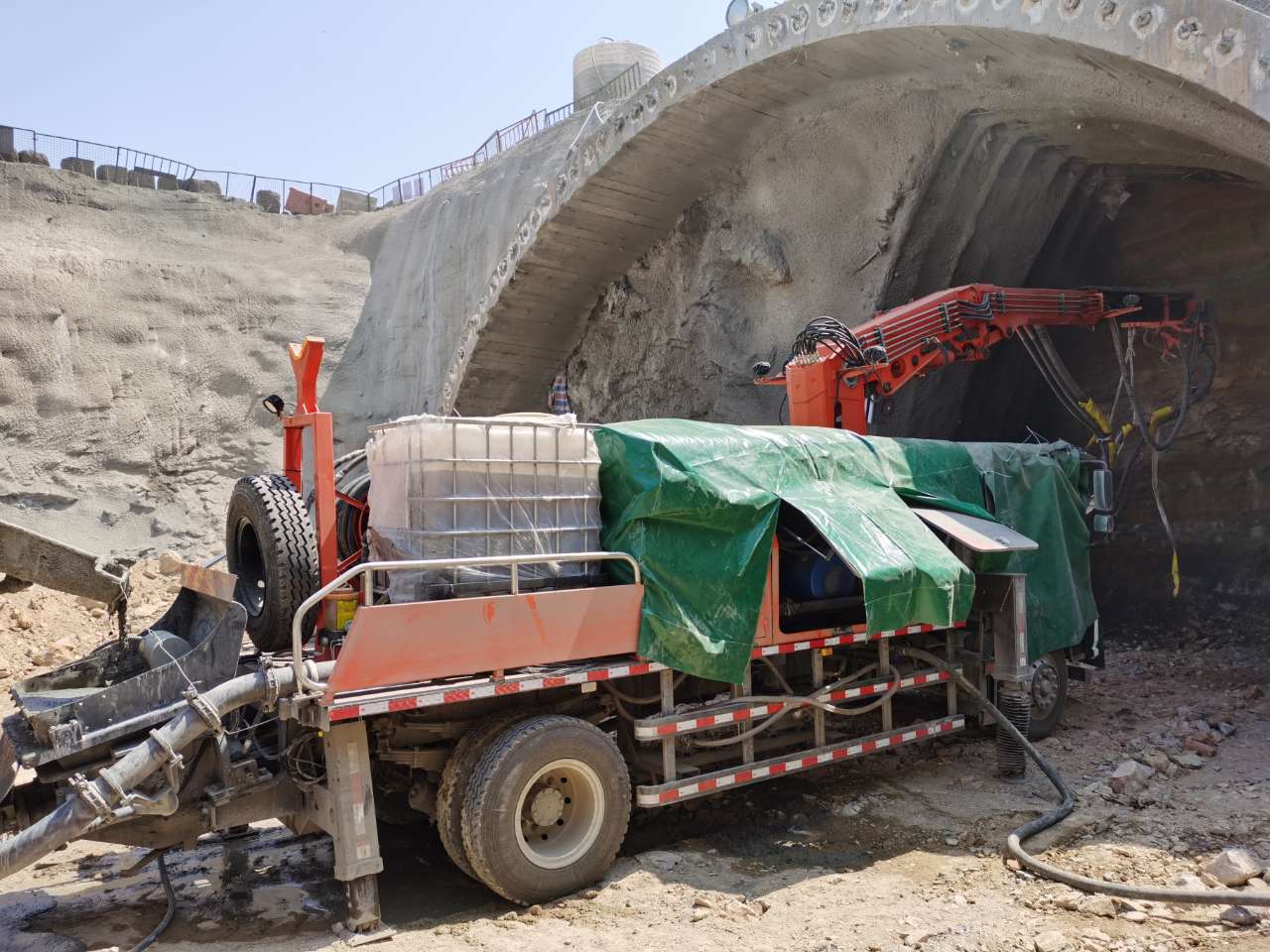 混凝土泵 青科重工 濕噴機(jī)械手 混凝土泵 青科重工 濕噴機(jī)械手